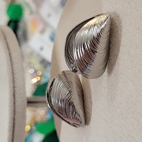 MEDITERRANEAN MUSSEL CLAM HINGED EARRINGS - Picture 5 of 9